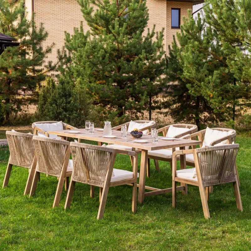 Thưởng thức ảnh bàn ăn 8 ghế với ánh sáng tự nhiên dịu