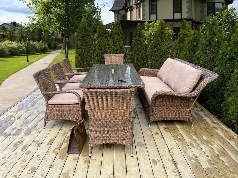 Khám phá ảnh bàn ăn 8 ghế với phụ kiện trang trí đẹp