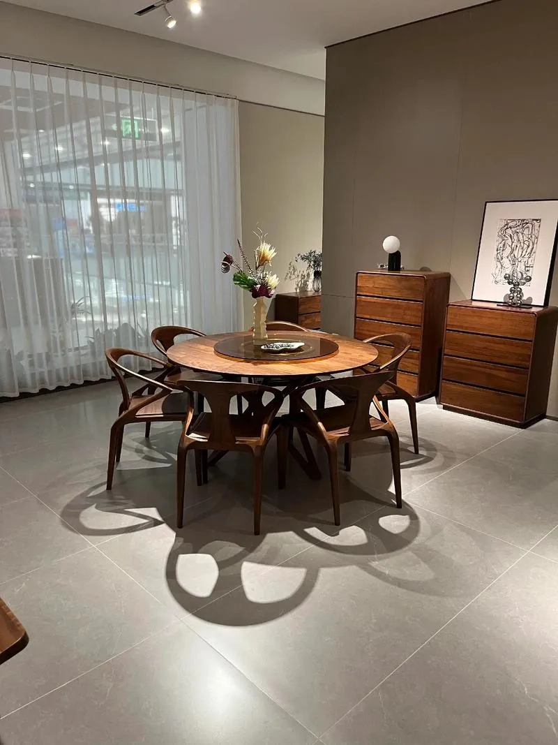 Bố cục ảnh bàn ăn gỗ óc chó theo phong thủy cân bằng năng lượng