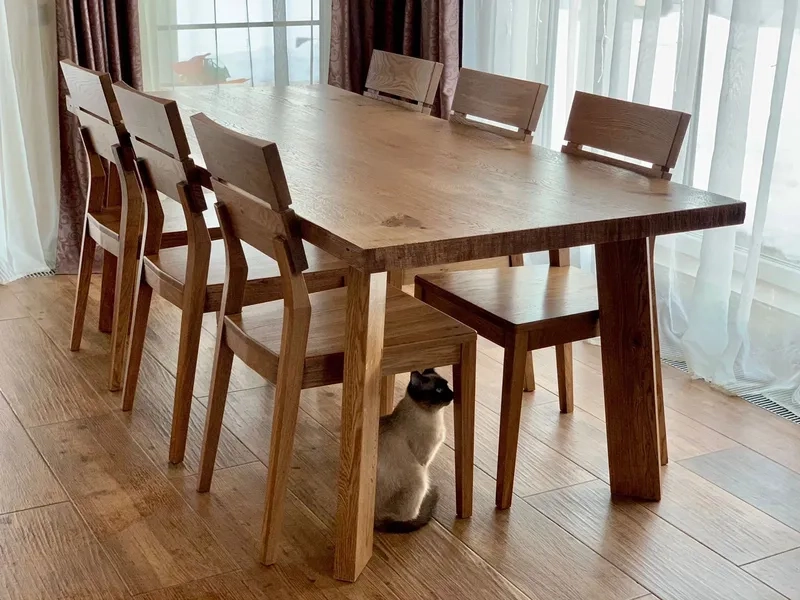 Khám phá vẻ đẹp mộc mạc với ảnh bàn ăn gỗ sồi tự nhiên tinh tế