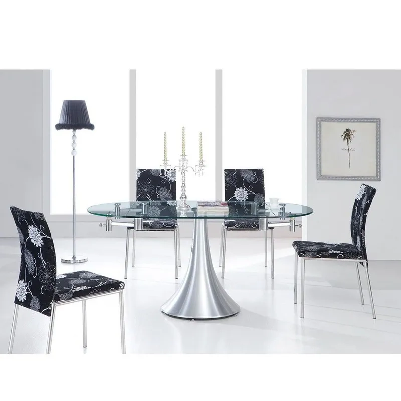 Bàn ăn kính trong các thiết kế nội thất hiện đại tạo cảm giác rộng rãi