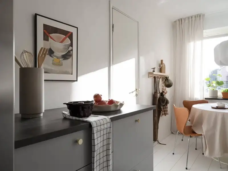 Bếp Scandinavian nổi bật gam màu trung tính