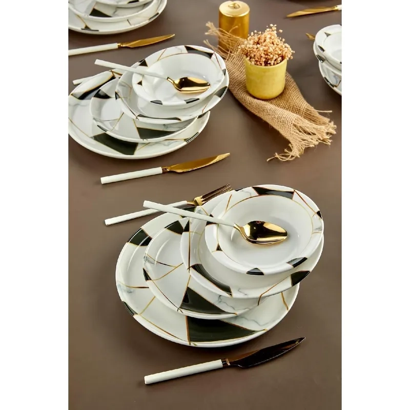 Ảnh bộ đồ ăn sang trọng tinh tế tạo điểm nhấn phòng ăn