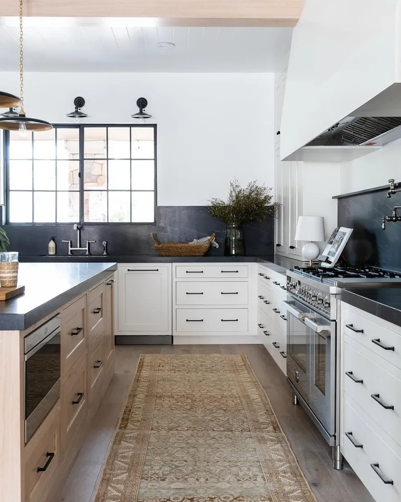 Dự án thi công đá đen bếp thành công