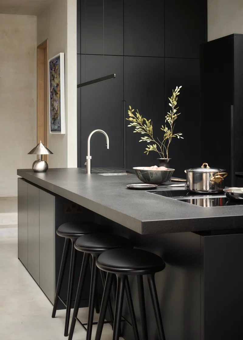 Mẫu đá bàn bếp màu đen mới nhất