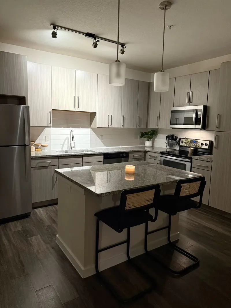 Nổi bật căn bếp với đảo bếp chung cư hiện đại đẹp