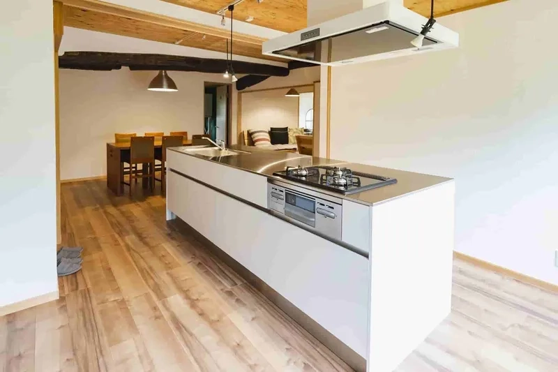 Lựa chọn nhỏ gọn và tiện lợi với đảo bếp chung cư mini đẹp