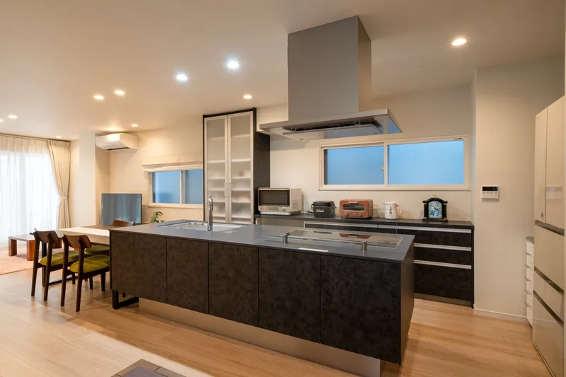 Tiết kiệm không gian với bàn đảo bếp nhà nhỏ tiện ích