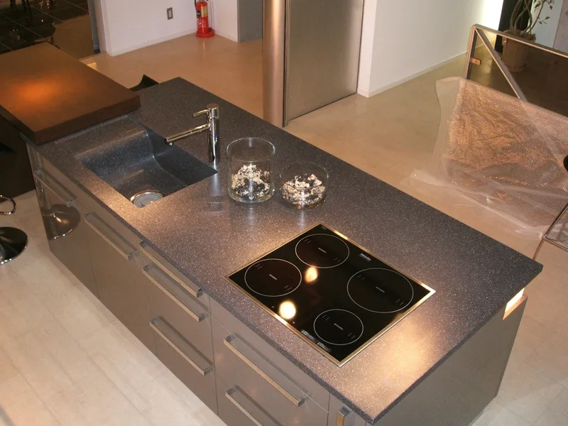 Thiết kế nhỏ gọn với đảo bếp có chậu rửa mini đẹp