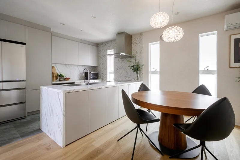 Trang trí đẹp mắt cùng trang trí đảo bếp mặt đá