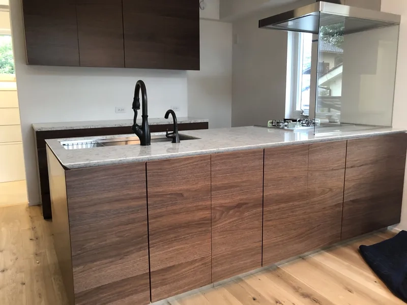 Sử dụng đa năng cùng đảo bếp mặt đá đa năng