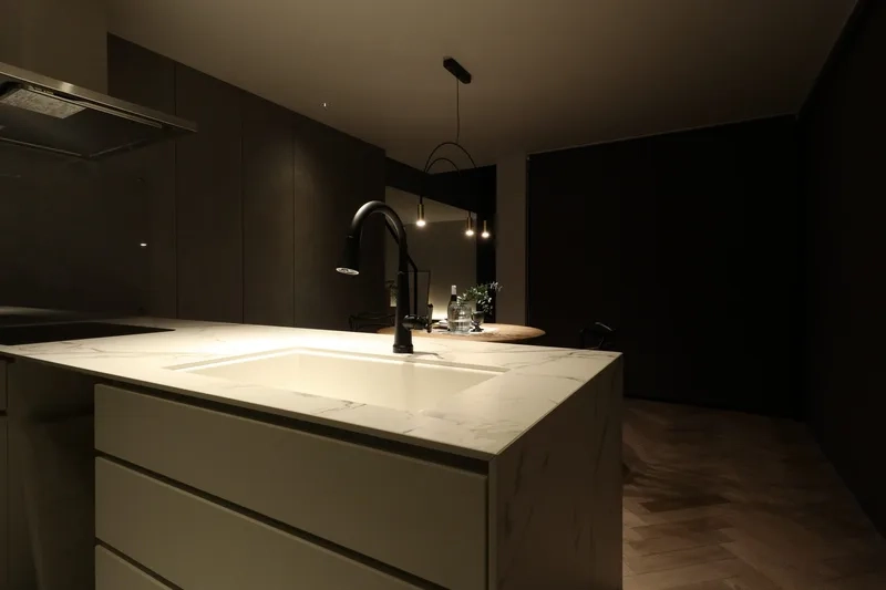 Tham khảo báo giá đảo bếp mặt đá trước khi chọn mua