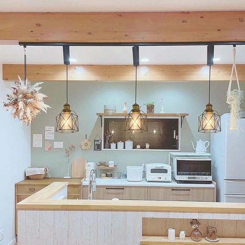 Đèn treo trần nhà giúp bếp sáng đều hơn