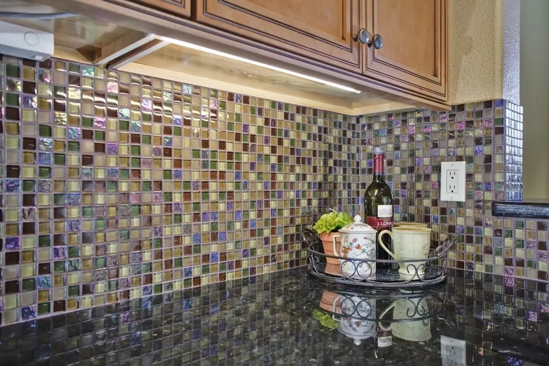 Bề mặt gạch Mosaic ánh kim lấp lánh