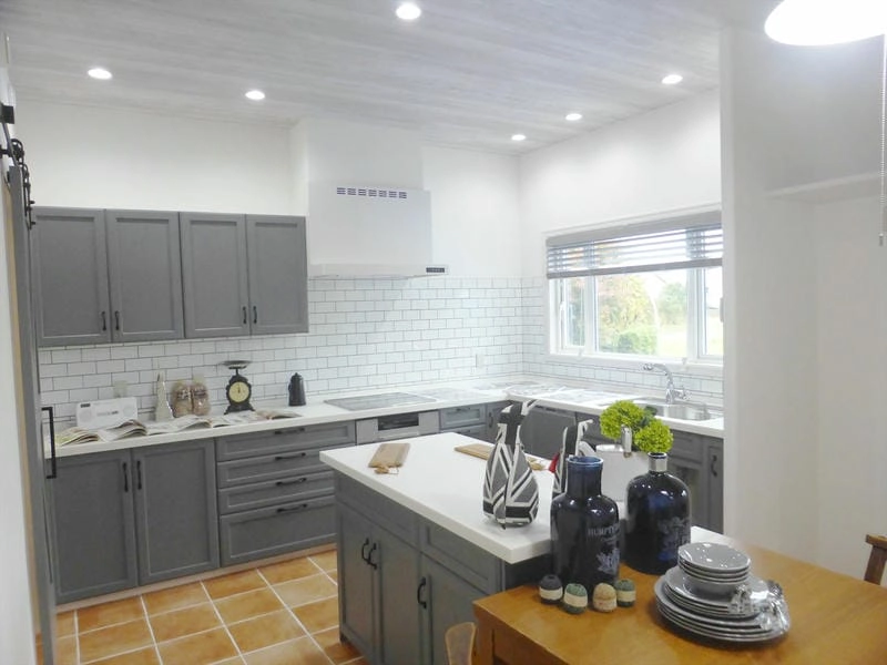 Gạch dán tường bếp tiện lợi dễ thi công sử dụng