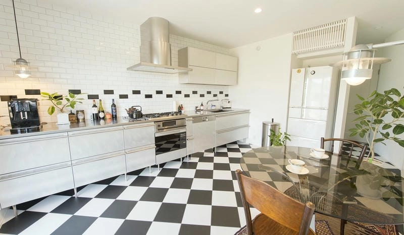 Gạch dán bếp linh hoạt phù hợp nhiều kiểu bếp