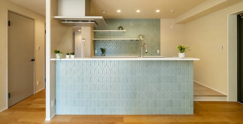 Gạch trang trí bếp làm nổi bật khu vực nấu ăn