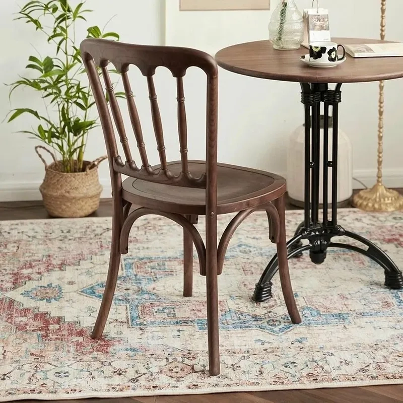 Ảnh ghế ăn gỗ tối giản hợp phong cách trẻ