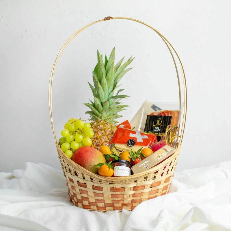 Giỏ trái cây trong không gian bếp giúp sắp xếp gọn gàng