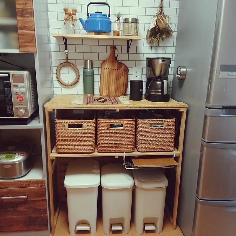 Kệ gỗ để đồ nhà bếp tiện lợi và thẩm mỹ