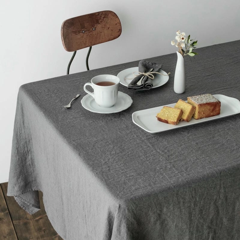 Khăn trải bàn ăn tạo điểm nhấn tinh tế cho bữa ăn