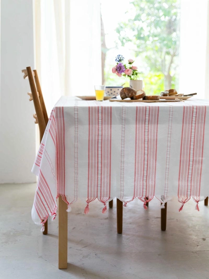 Khăn trải bàn cao cấp tôn lên đẳng cấp bàn ăn