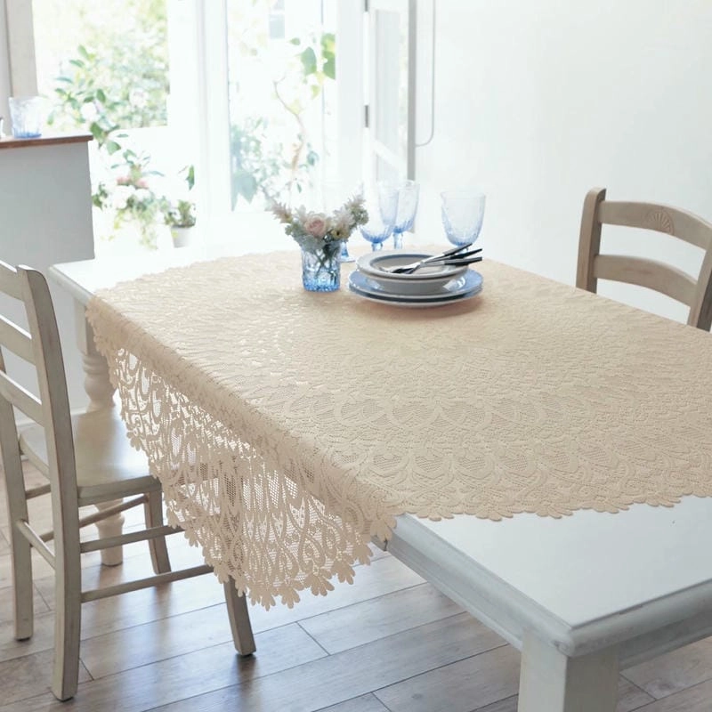 Khăn bàn đẹp giúp không gian ăn thêm cuốn hút