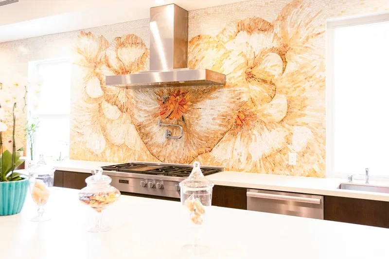 Màu kính ốp bếp màu vàng đồng lôi cuốn