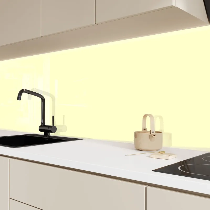 Phong cách kính ốp bếp màu vàng nâu