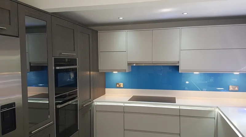 Kính cường lực ốp tường bếp an toàn