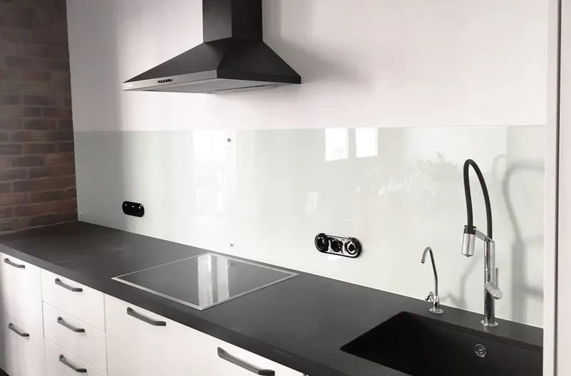 Các loại kính ốp bếp phổ biến