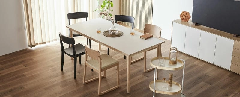 Mẫu lọ hoa để bàn ăn phù hợp nhiều phong cách