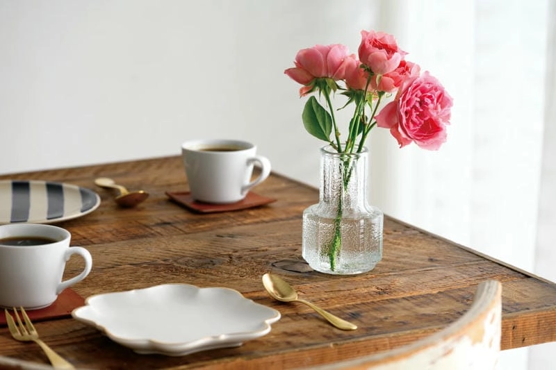 Hoa giả để bàn ăn tiện lợi và bền đẹp