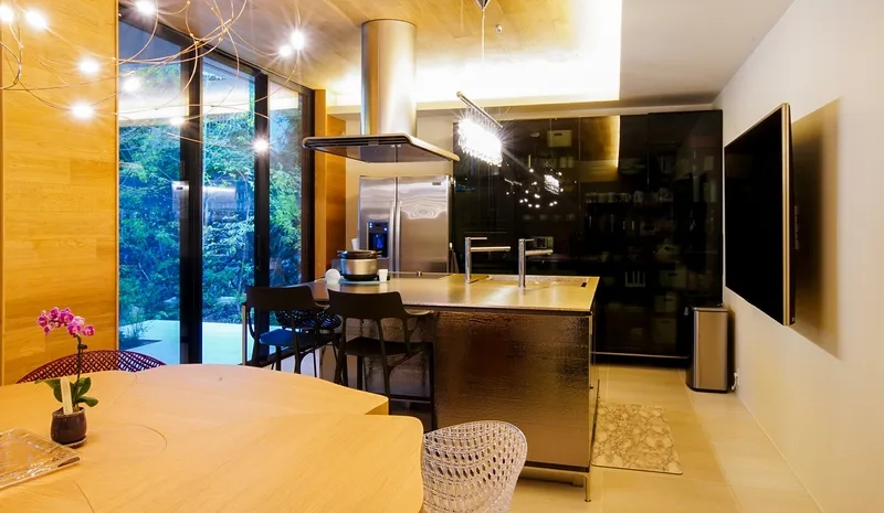 Biệt thự thêm sang trọng nhờ mẫu đảo bếp hiện đại cho biệt thự