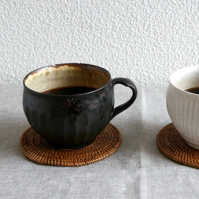 Miếng lót ly giúp bảo vệ mặt bàn luôn sạch đẹp