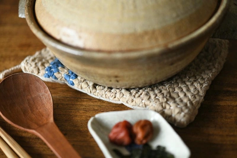 Đế kê nồi giúp cố định nồi chắc chắn