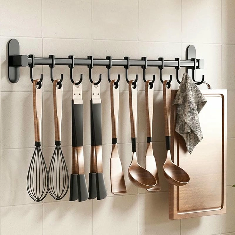 Móc treo đồ bếp giúp không gian nấu nướng gọn gàng