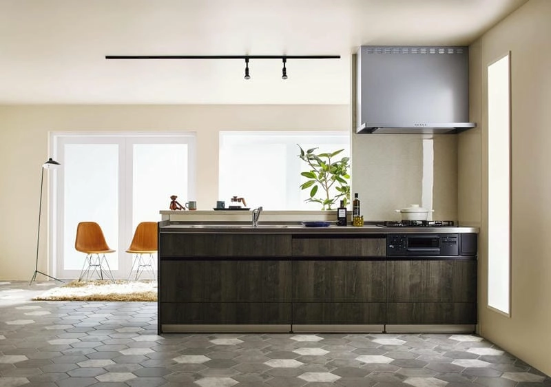 Nền bếp tạo cảm giác sạch sẽ và an toàn khi nấu