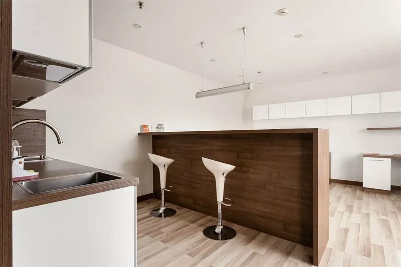 Giải pháp tối giản nhờ quầy bar gỗ đơn giản