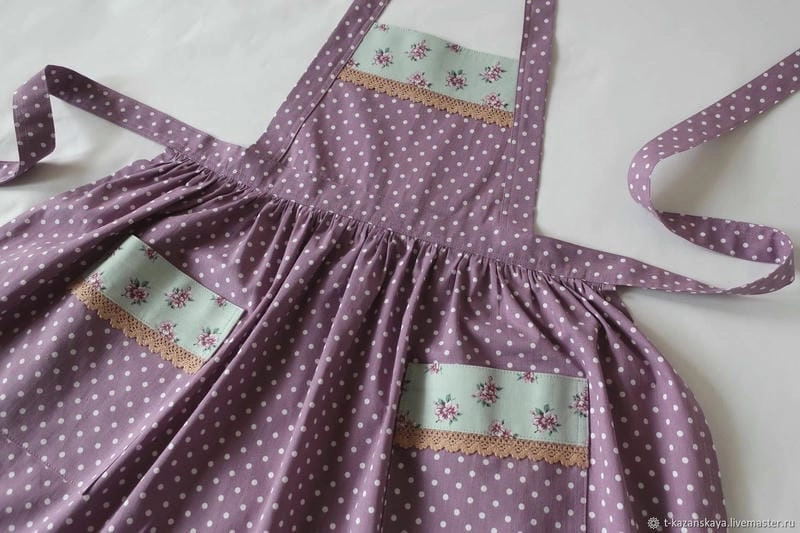 Tạp dề dễ thương mang lại cảm giác vui vẻ khi nấu