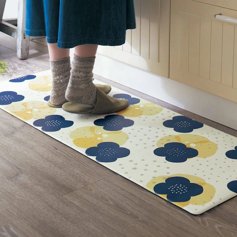 Thảm bếp tạo cảm giác êm ái khi đứng nấu