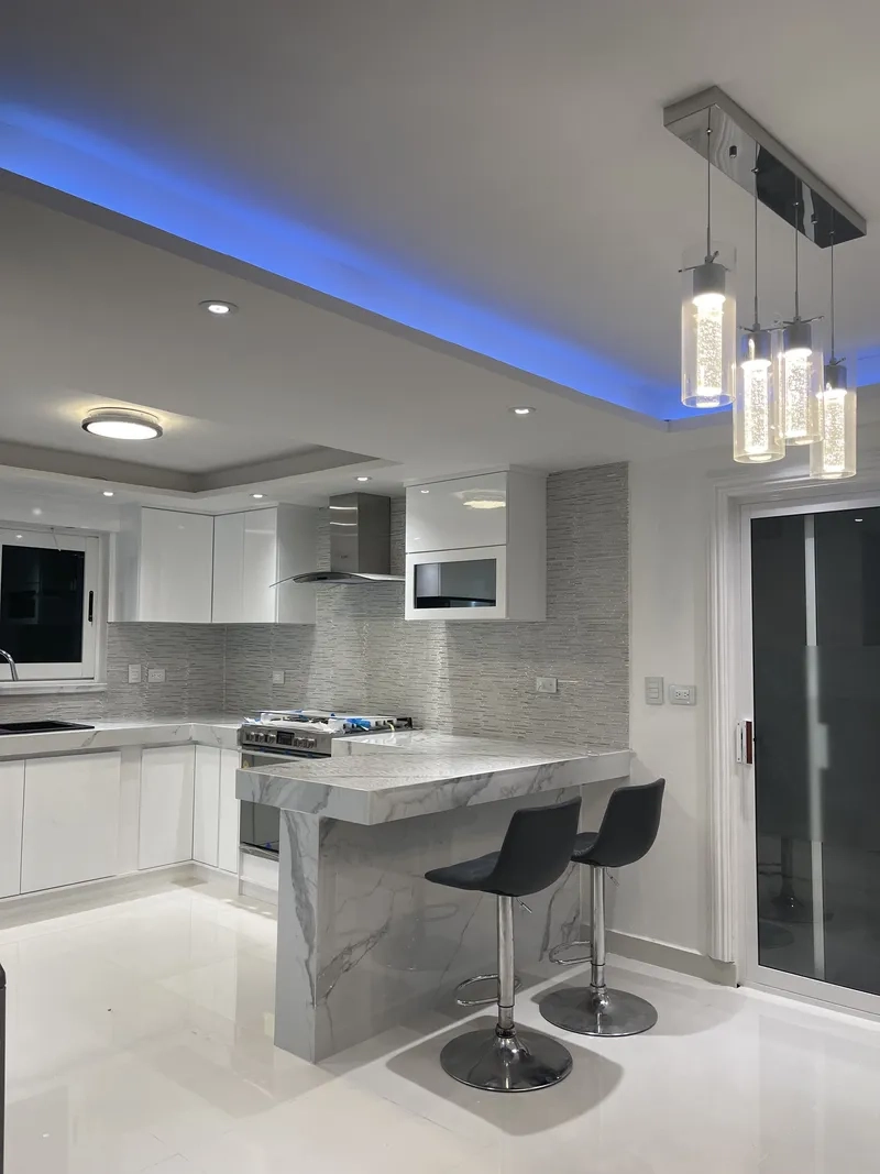 Thiết kế bếp đẹp mẫu trần thạch cao phòng bếp