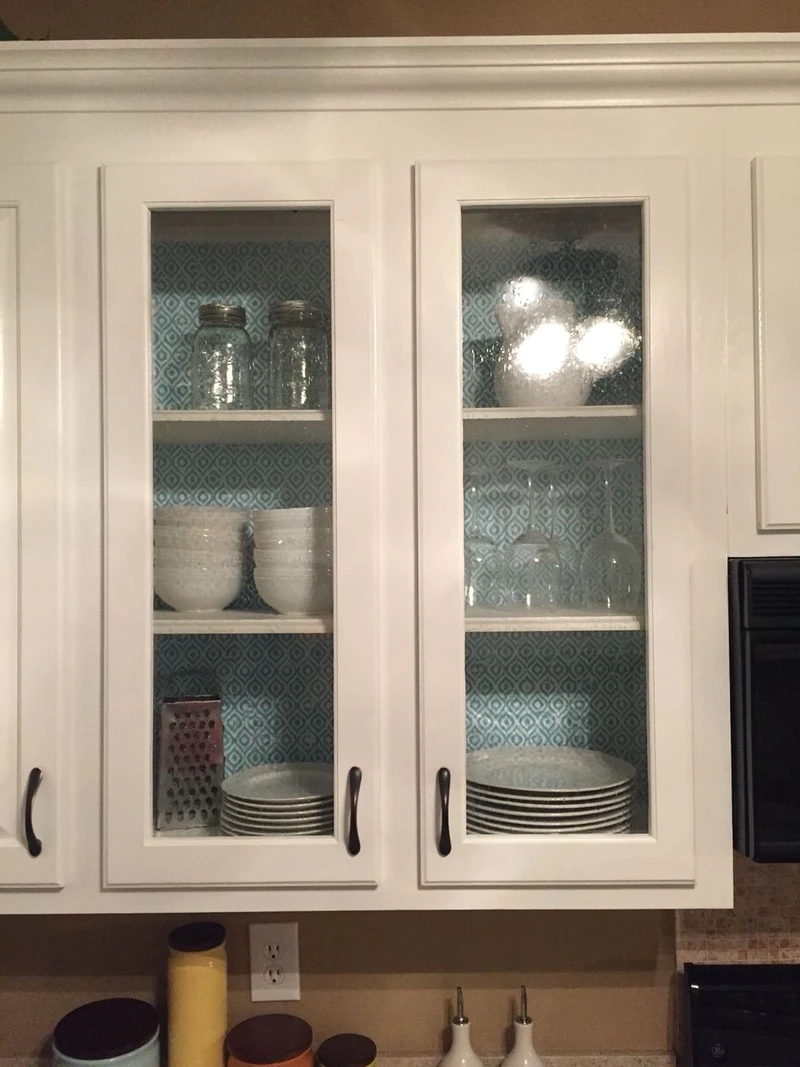 Bố trí khoa học nhờ tủ bếp cánh kính chữ L