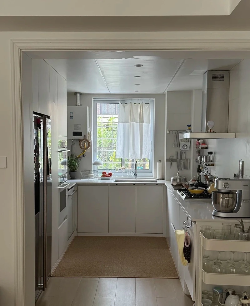 Sắp xếp khoa học tủ bếp chữ U tối ưu không gian