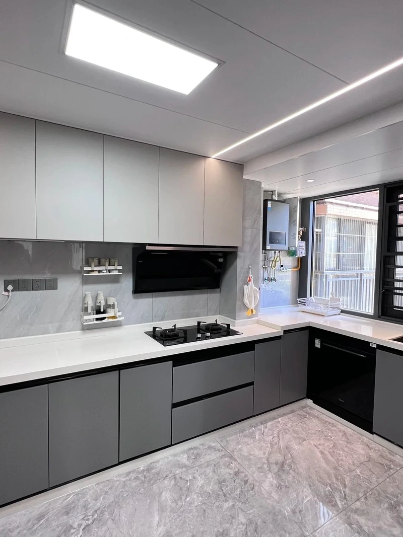 Không gian mở với tủ bếp chung cư chữ L linh hoạt