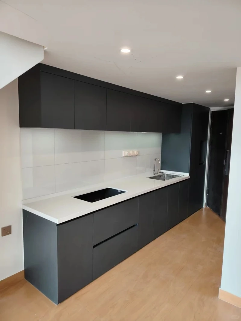 Bề mặt bóng đẹp với tủ bếp chung cư acrylic