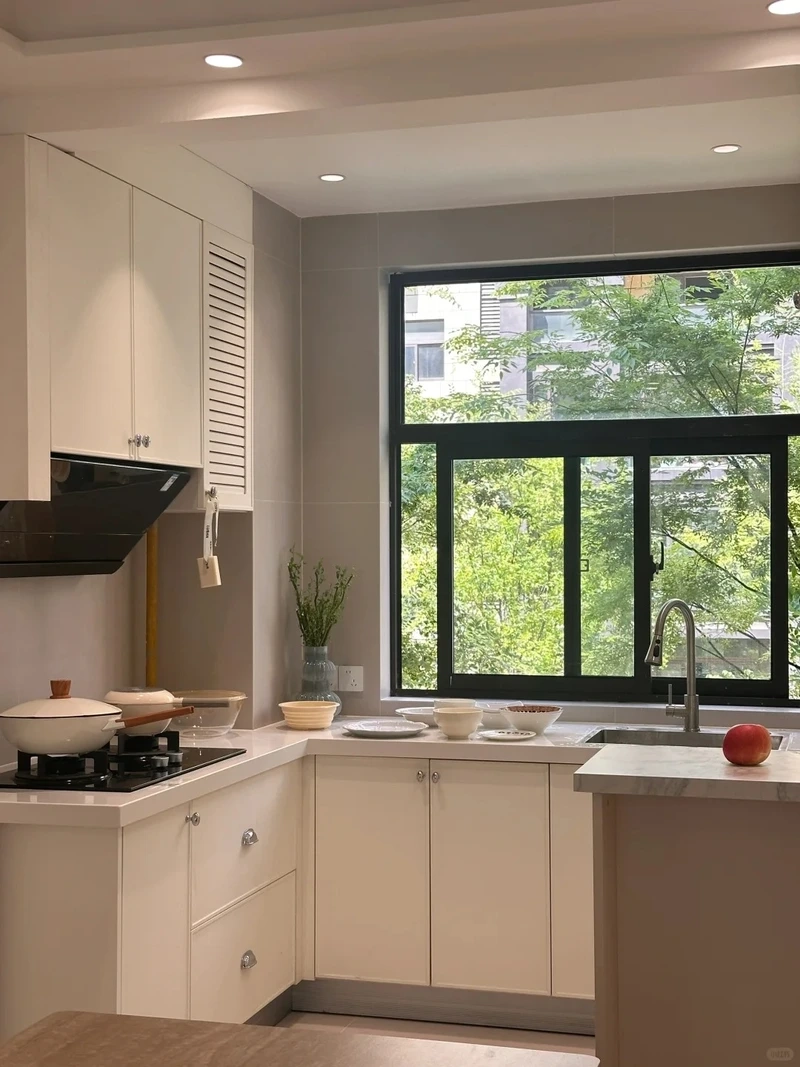 Bền đẹp vượt thời gian với tủ bếp tân cổ điển gỗ tự nhiên