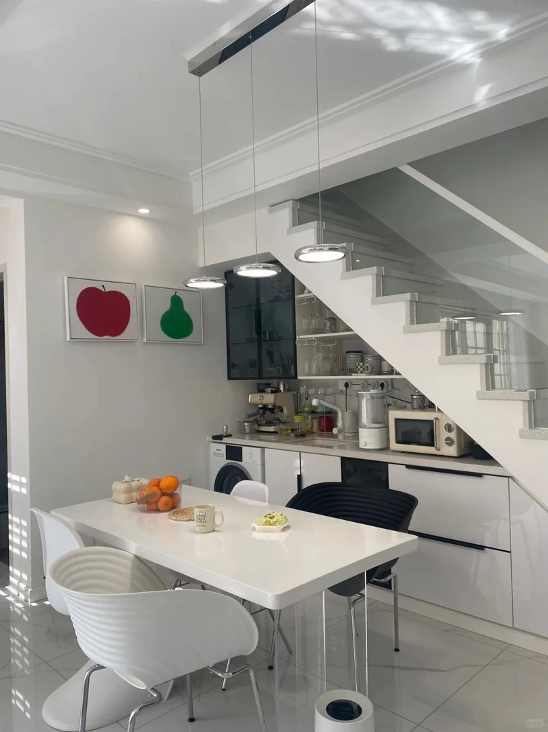 Giải pháp phù hợp cho tủ bếp gầm cầu thang cho nhà ống