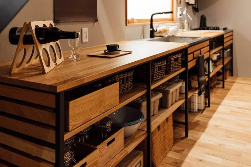 Lựa chọn phổ biến là tủ bếp gỗ công nghiệp phủ melamine