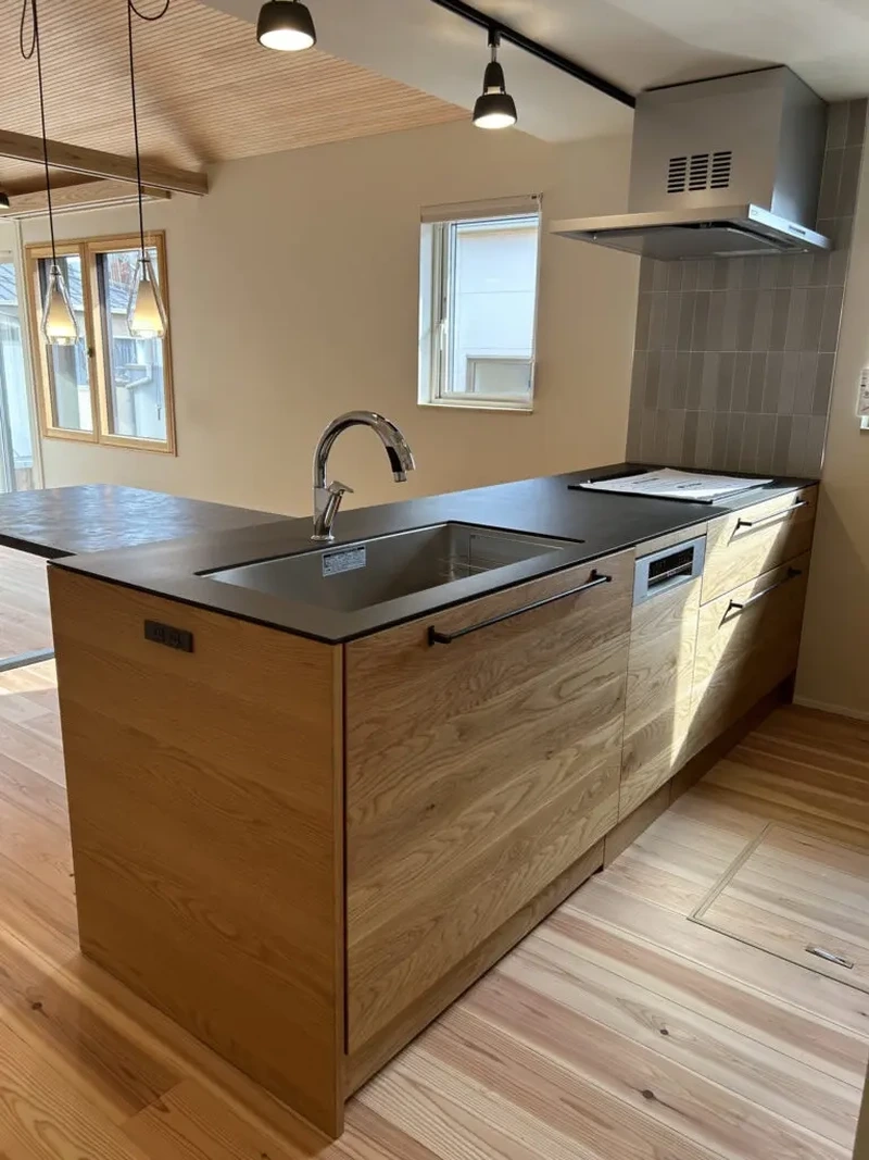 Vẻ đẹp tinh tế từ tủ bếp gỗ sồi tân cổ điển